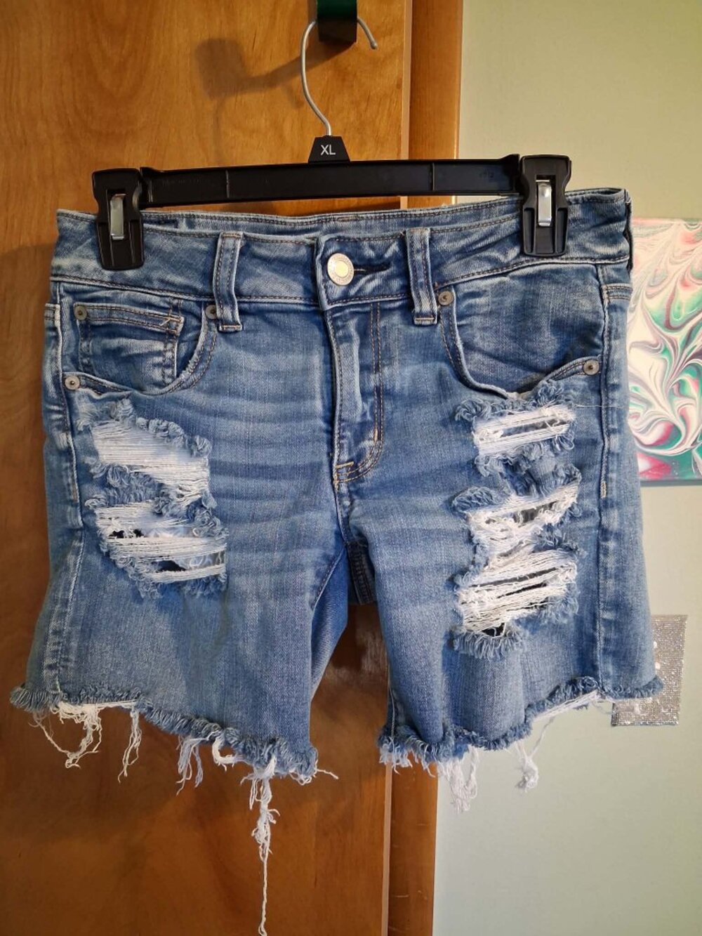 American Eagle Shorts Size 6 Regular Midi Distressed